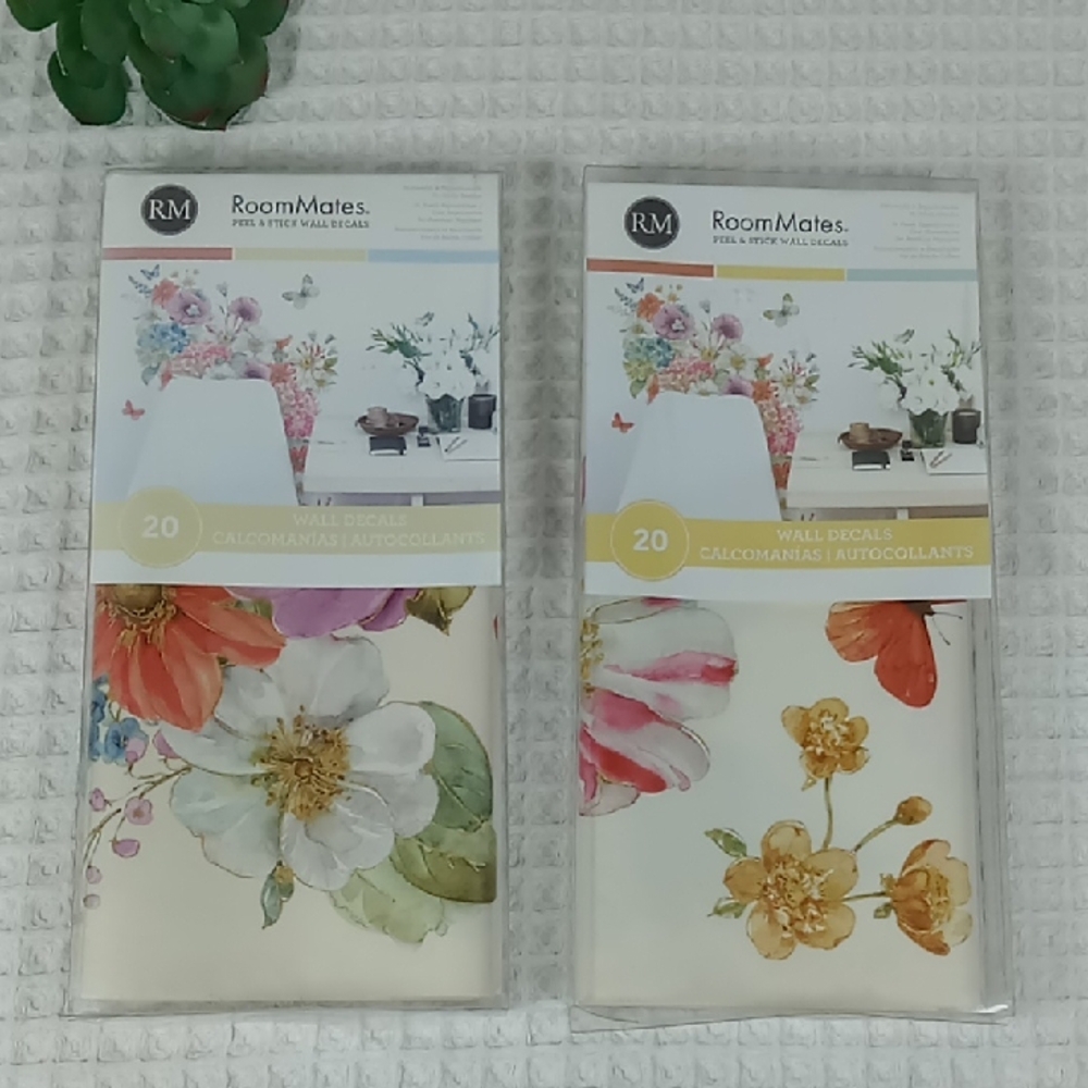 NIB Room Mates Lisa Audit Peel & Stick Floral Wall Decals 40 Decals Total